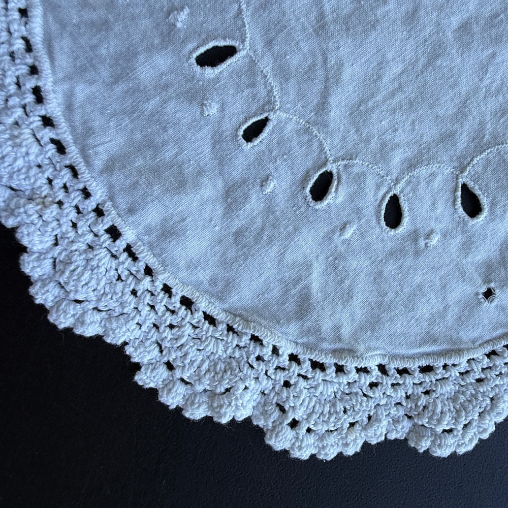 Vintage White Lace Doily Set 4 Piece Crocheted Eyelet Battenburg Mixed Lot - Picture 6 of 11